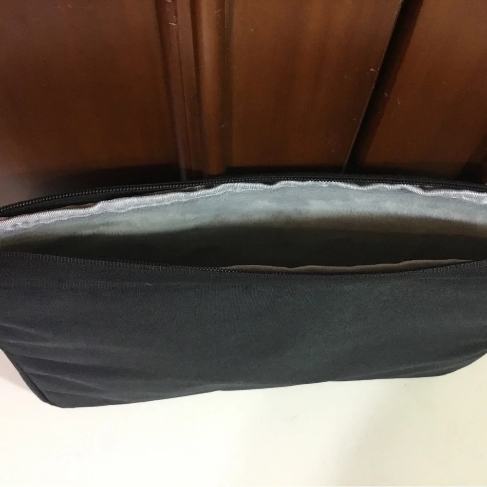 Egiant Carry All Solid Black Tablet Laptop Case Soft Gray Lining EUC 13 X 9.5 As